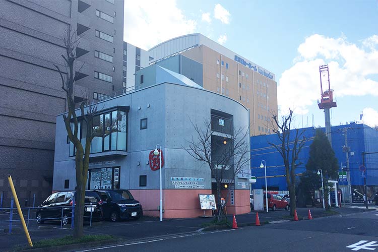 3つ目の交差点の右手に当クリニックがあります。