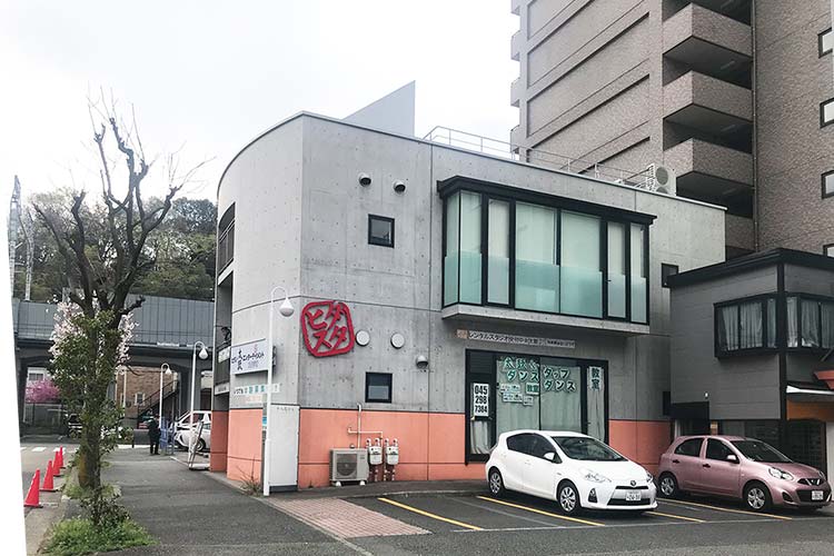 右手に当クリニックがあります。